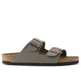 Sandalias Birkenstock modelo Arizona color gris, de dos tiras con hebillas metálicas ajustables, plantilla anatómica de corcho y suela de goma.
