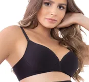 Soutien negro de modal, sin aros, con copas ligeramente armadas y tirantes finos ajustables.