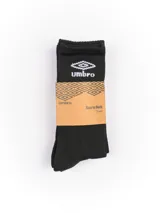 Pack de tres pares de medias deportivas Umbro color negro, con el logo de la marca en blanco en la parte superior.