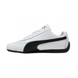 Championes Puma modelo Speedcat LTH, de diseño inspirado en el automovilismo. Presentan una base de cuero blanco con detalles en color dorado en los laterales y el logo de la marca. Cuentan con una suela de goma negra de perfil bajo y diseño envolvente en el talón.