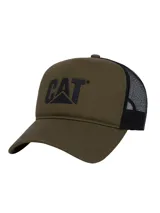 Gorro tipo trucker de Caterpillar, con panel frontal de espuma en color verde oliva y parte trasera de malla negra. Presenta el logo de la marca estampado en alta densidad en el frente y visera curvada con broche de ajuste posterior.