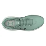 Championes de running Under Armour modelo Phade RN 3, color verde claro con detalles en blanco. Presentan una parte superior de malla transpirable, logo lateral plateado y entresuela de EVA para mayor amortiguación.