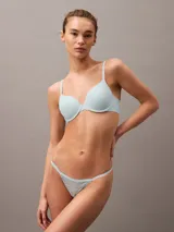 Colaless celeste con encaje elástico transparente y tiras delgadas.