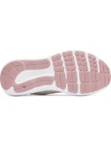 Championes de running Under Armour modelo Charged Surge 4, color beige con detalles en rosado. Presentan parte superior de malla transpirable, entresuela Charged Cushioning para mayor amortiguación y suela de goma resistente.