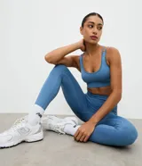 Legging deportiva Get Over de tiro alto, confeccionada en poliamida seamless con diseño ajustado al cuerpo y acabado liso.