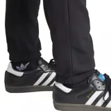 Pantalón de jogging negro Adidas Originals Essentials con logo del trifolio bordado en blanco.