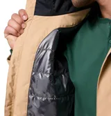 Campera impermeable Columbia modelo Hikebound II Insulated Omni-Heat, con diseño en bloques de color beige y negro, capucha ajustable y cierre frontal con cremallera y solapa.