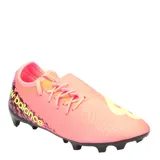 Championes de fútbol New Balance color coral, negro y amarillo.