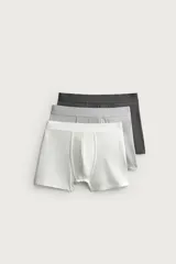 Pack de tres calzoncillos tipo bóxer de tejido elástico con acabado aterciopelado y cintura elástica.