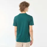 Camiseta verde con estampado frontal con la palabra "Portland" en blanco.