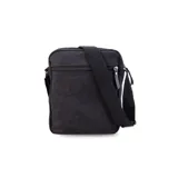 Morral bandolera de tela canvas color marrón con correa regulable. Tiene un bolsillo frontal con cierre, apertura superior con cierre, bolsillos internos y un bolsillo trasero con cierre.