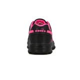 Championes deportivos Diadora modelo Wimbledon, color negro con detalles en fucsia brillante en el logo lateral, forro interior y borde del cuello. Suela y cordones negros.