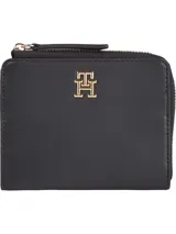 Billetera Tommy Hilfiger negra con cierre de cremallera y logo dorado en el frente.