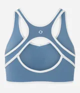 Top deportivo de microfibra con diseño de espalda nadador, escote redondo y bies en color blanco a modo de contraste. Cuenta con copas desmontables para mayor soporte y ajuste.