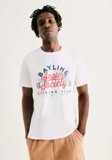 Camiseta de manga corta color negro con cuello redondo y parche con logo de la marca Hering en el pecho.