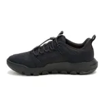Sneakers Caterpillar modelo Hex Lite Outdoor para hombre, de color negro. Combinan malla y ante de vaca, con cordones elásticos ajustables y suela de EVA ligera.