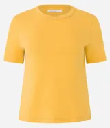 Blusa básica ajustada en rib de algodón, de manga corta y cuello redondo, color mostaza.