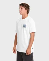Remera blanca de manga corta con gran estampado trasero de ondas en colores pastel y marco punteado.