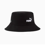 Gorro tipo bucket Puma color negro con el logo y nombre de la marca bordados en blanco en el frente y una pequeña etiqueta lateral con el logo.