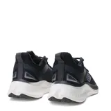 Championes deportivos Umbro modelo Vanta, color azul marino con detalles en plateado y azul eléctrico. Presentan una capellada de malla transpirable con refuerzos sintéticos y una suela de goma blanca con amortiguación.