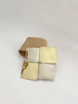 Cinto con apliques cuadrados de alpaca y bronce combinados.