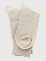 Medias de caña media Hush Puppies color beige, con logo de la marca estampado verticalmente en el lateral.