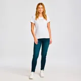 Remera blanca de algodón para mujer, con logo CAT metálico estampado en el pecho y etiqueta con el logo en el dobladillo.