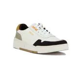 Zapatillas urbanas color blanco con detalles en marrón y gris.