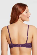 Soutien de encaje floral color beige y micro tul, marca Montelle. Bajo busto con aro y breteles regulables. Abrocha detrás en tres posiciones.