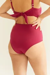 Bombacha de bikini tiro alto color verde militar.