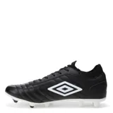 Championes de fútbol 11 Umbro modelo Legend, color azul con detalles en blanco y negro. Presentan el logo de la marca en el lateral, cordones al tono y suela con tapones para césped natural firme.
