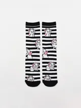 Medias de algodón con diseño de rayas horizontales blancas y negras y estampado de Marie, la gatita de Los Aristogatos.