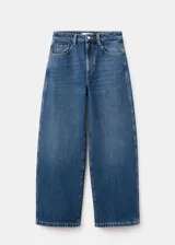 Jeans de denim azul de corte wide leg, tiro medio y diseño clásico de cinco bolsillos.