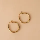 Par de aros tipo argolla de oro amarillo 10k.