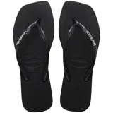 Ojotas Havaianas modelo Slim Square con puntera cuadrada, diseño minimalista en color negro con tiras finas y logo metálico aplicado.