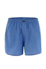 Pack de tres calzoncillos tipo bóxer de tela de algodón, con cintura elástica. Incluye un calzoncillo liso celeste y dos calzoncillos a cuadros en tonos azul y rojo.