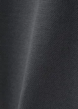 Pantalón de piqué color gris oscuro, de corte recto y holgado con pinzas en la parte delantera y cintura elástica.