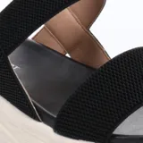 Sandalias con plataforma Lady Confort Vitre, color marrón camel, con tiras elásticas cruzadas y suela blanca.