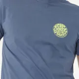Remera manga corta color ladrillo con logo circular de Rip Curl estampado en el pecho. Confeccionada en algodón orgánico.