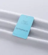 Remera deportiva de manga corta y cuello redondo, confeccionada con tecnología Dry para mayor transpirabilidad y control de la humedad. Presenta un diseño liso en color verde claro con un pequeño estampado de lettering en la parte inferior.