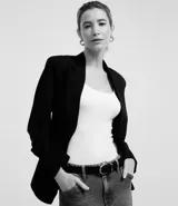 Musculosa básica de poliamida color rosa claro, con breteles finos y escote redondo.