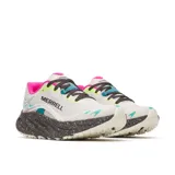 Zapatillas de running todoterreno Merrell Promorph, color blanco con detalles en gris, fucsia, turquesa y verde lima. Cuenta con suela Vibram y mediasuela amortiguada con efecto salpicado.