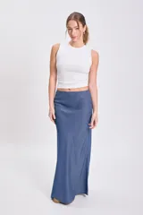 Falda larga de mujer, corte evasé, color azul denim, tiro bajo.