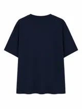 Remera blanca de corte holgado con estampado gráfico frontal en tonos azul oscuro que incluye la frase 'EVERYTHING POSSIBLE' y otros textos decorativos.
