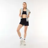Short negro de algodón liso con cintura elástica y cordón ajustable.
