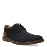 Zapato acordonado de hombre en color azul marino, con textura microperforada en el empeine y detalle de cuero en el talón. Cuenta con suela de goma en tono marrón.