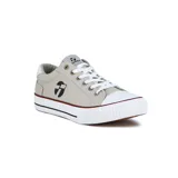 Championes Topper Wagon color beige con detalles en blanco y negro.