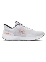Championes de running Under Armour Charged Escape 4 NM, color gris claro con detalles en naranja y negro. Presentan parte superior de malla técnica transpirable, contrafuerte externo en el talón para mayor sujeción y mediasuela Charged Cushioning para una amortiguación óptima.