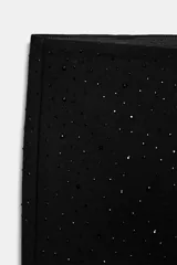 Leggings de tiro alto con corte acampanado, confeccionados en tejido negro con detalle de abalorios brillantes distribuidos por toda la prenda.