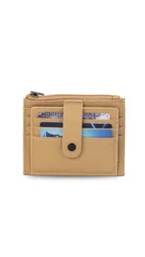 Tarjetero color verde agua con presilla frontal y múltiples ranuras para tarjetas. Incluye un bolsillo con cierre para monedas o billetes.